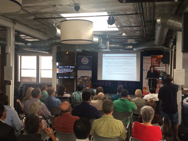 PCCLancer's tweet photo. RT @Spyfor "At PCC presenting about new training programs and #biotech techniques #readyforemployment @CrossCampus" https://t.co/NC8BTPJc35