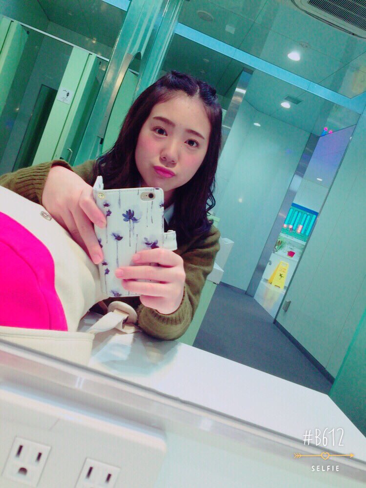 beppu_saya's tweet photo. 20日の夜から大阪行って弾丸旅行してきたー！(*^◯^*)💓朝ＳＡでメイクして、いざUSJ！✨ https://t.co/e1Xd9CUISj