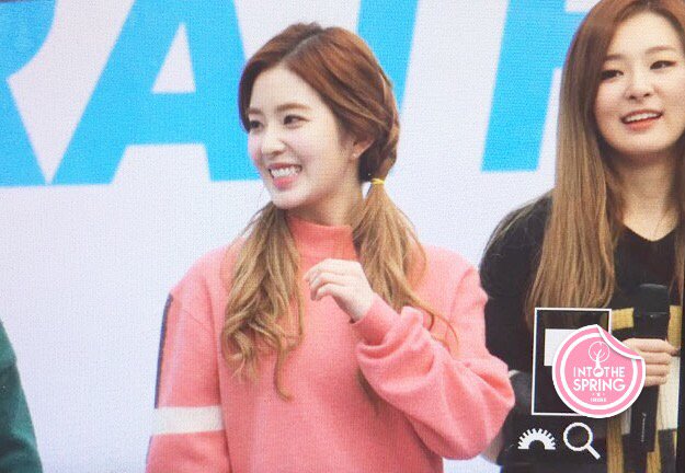 itspring_0329's tweet photo. 151024 슈퍼블루마라톤대회 #레드벨벳 #덤덤 #아이린 preview 1 #DUMBDUMB 웃음이조아~~~~☺️❤️😘 https://t.co/HouPT5Zfvc