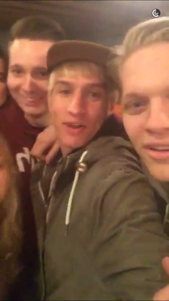 djotimez's tweet photo. my boys 🤗 @JoshSobo @chomikk @jtdscape @MTV https://t.co/VbE2HAGJyq