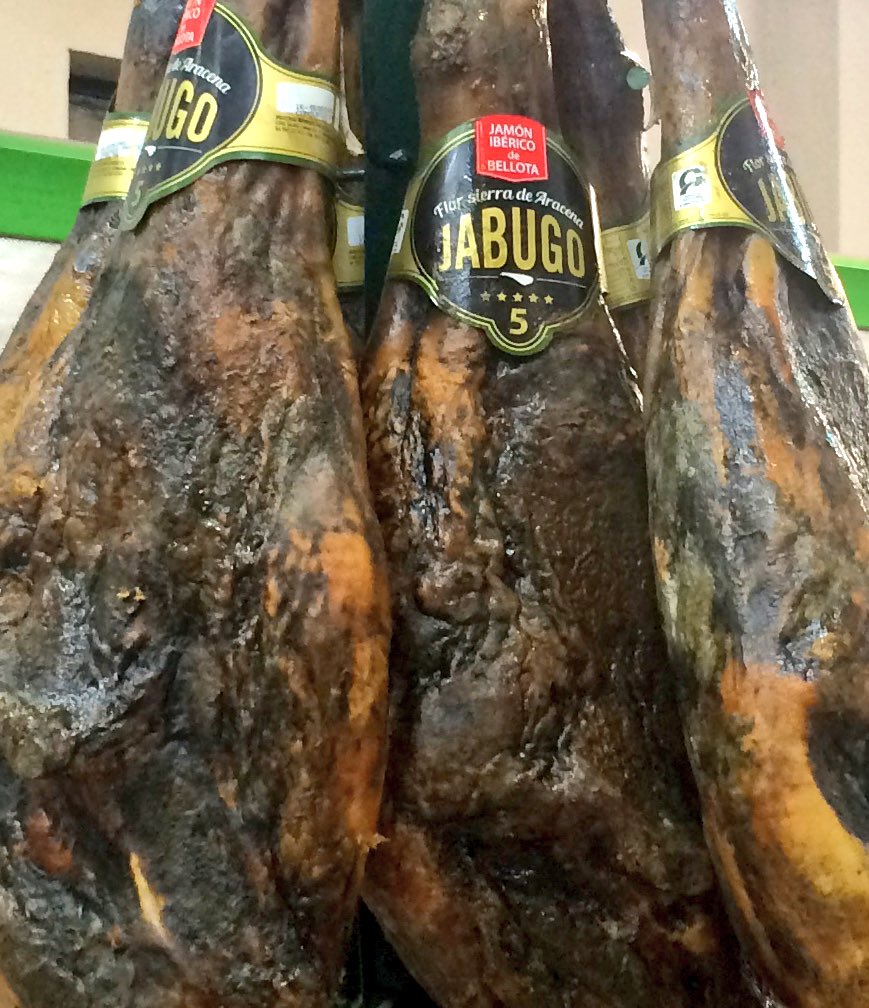 SuperCashRomar's tweet photo. En @SuperCashRomar  ya huele a Navidad , en exclusiva en nuestras instalaciones el mejor jamón de bellota 2015 https://t.co/Lioft0QCY1