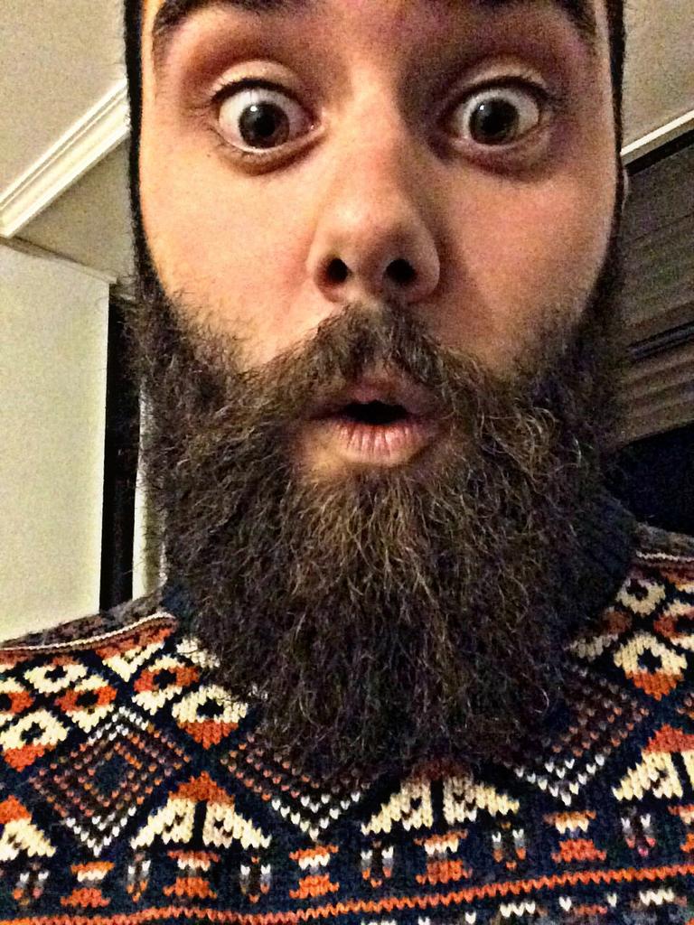 EMDLBarbas's tweet photo. #LaBarbaDelDia de hoy es para nuestro amigo Berciano Moi (@semefueronmanos). GRACIAS #barba #beard #FridayFeeling https://t.co/Ycm1mxj8LL