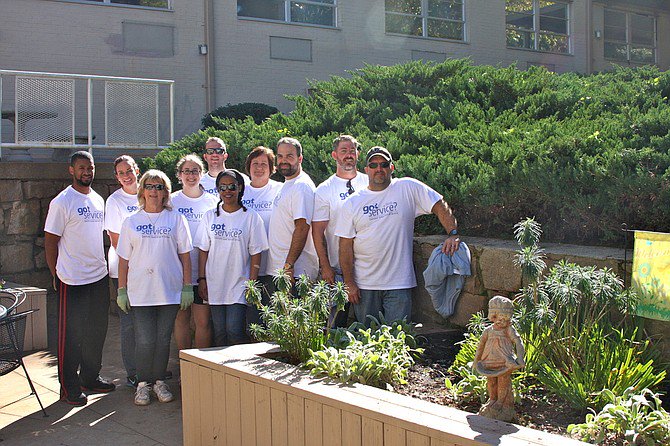 GwinnettDaily's tweet photo. Local volunteers beautify Glancy Rehab Center gardens for #GreatDaysOfService
#Gwinnett
https://t.co/KLQEiOGPZT https://t.co/8A77bPOMZg