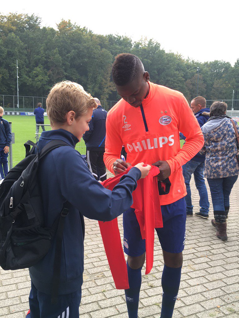 londonselectfc's tweet photo. The generosity of the players @PSV with their time was amazing. Here is our youngest player of the tour Sam. https://t.co/iezwfdzGGw
