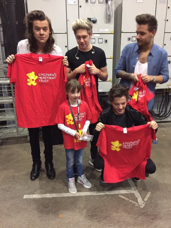AussieUkUpdates's tweet photo. The boys backstage fans tonight!

#EMABiggestFans1D #OTRABelfast3 -k⛅️ https://t.co/X4a2ARP6sU