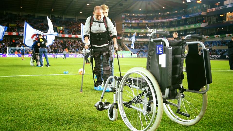 JiMysTik's tweet photo. Et Voilà, mon Match est Fini.
Genk vs Mouscron au Cristal Arena. #Exoskeleton #EksoBionics #ToWalkAgain #BTNP https://t.co/ae2GSjxFuS