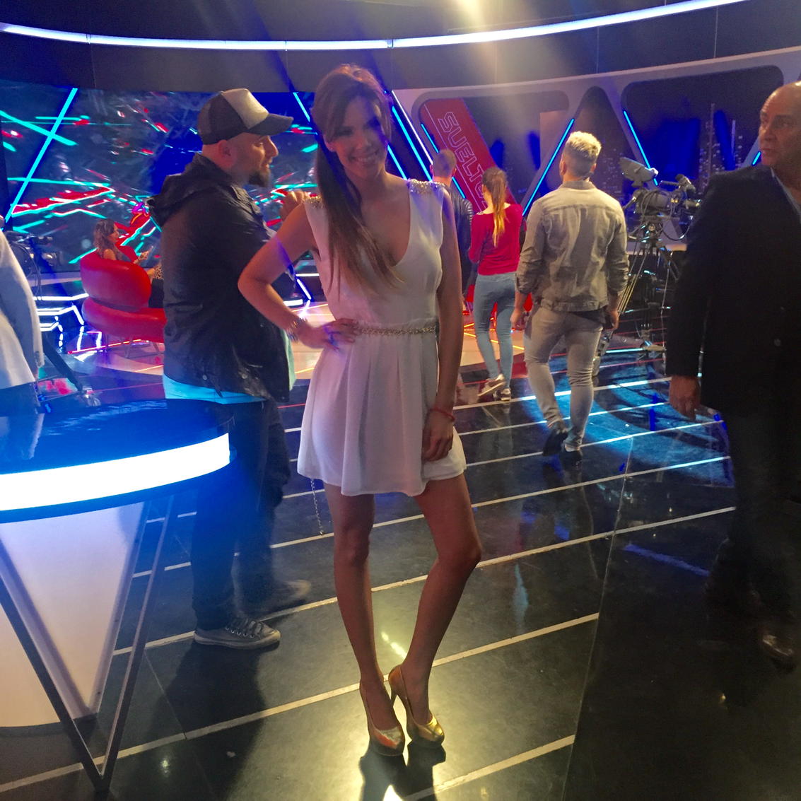 MuebleriaMalena's tweet photo. Gracias a @roshmoda x mi look para anuales sueltos @negragoro un fuegooooooooo💞💕💞💞💕 https://t.co/qhf6xetIRm