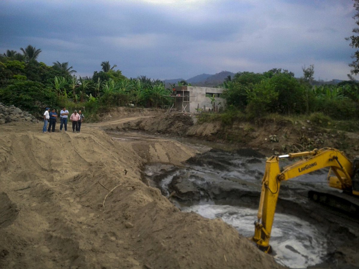 Realizamos la construcción de presa de pantalla desmontable para captación de agua en el Sistema de Riego Florestal,