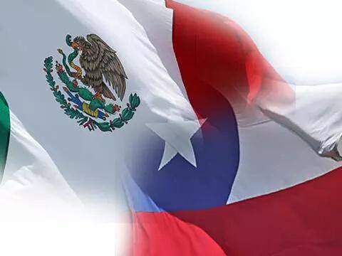 OFICIALGRUPOCS's tweet photo. Ellos nos enviaron fuerza con #MexicoSiempreConChile. Hoy nos toca a nosotros #FuerzaMexico #ChileSiempreConMexico https://t.co/o8ePUkz44h