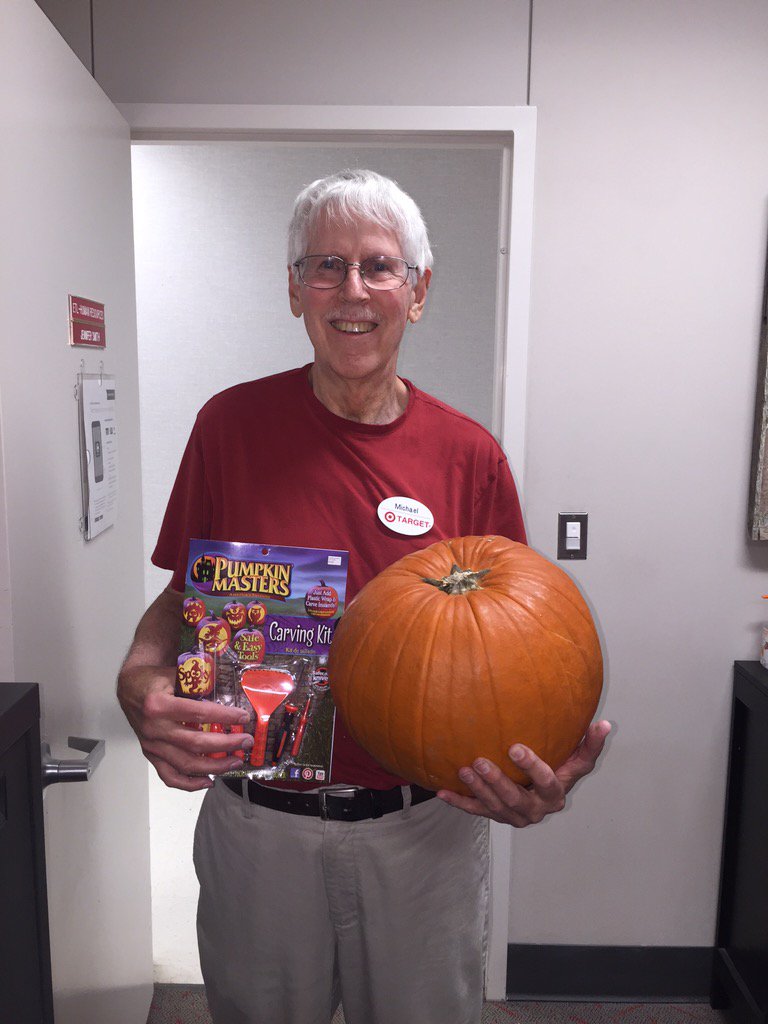 jenniferasmith3's tweet photo. Winner of our pumpkin weighing contest!Congrats Michael !!  #fall #T1861 #Target  @KevinWolfe88 @scholer_r @lv_huff https://t.co/BzCJhVhX8B