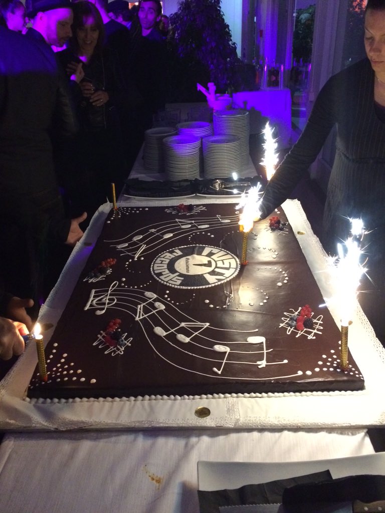 L_altoparlante's tweet photo. la torta! #rustyparty @rustyrecords https://t.co/oI69yKr2nT