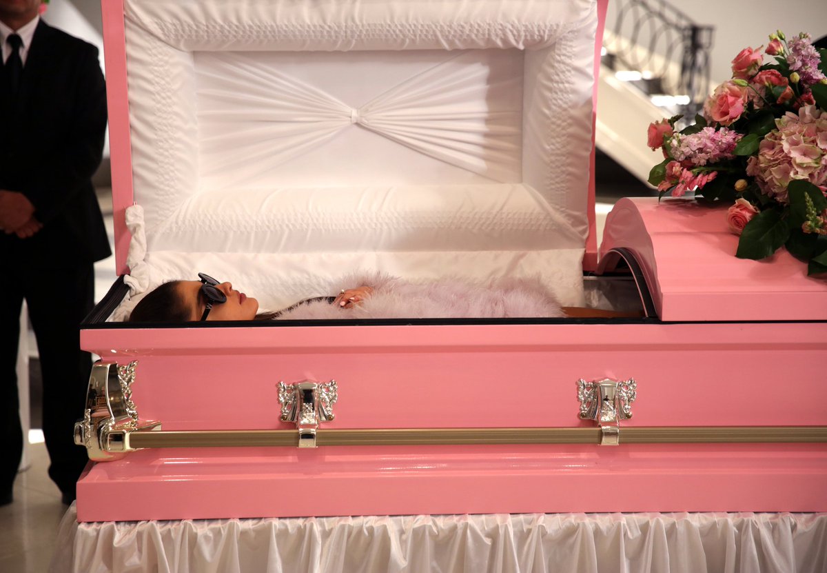 Sneak peek photos from the next all-new #ScreamQueens! Who else can't wait?! 💋