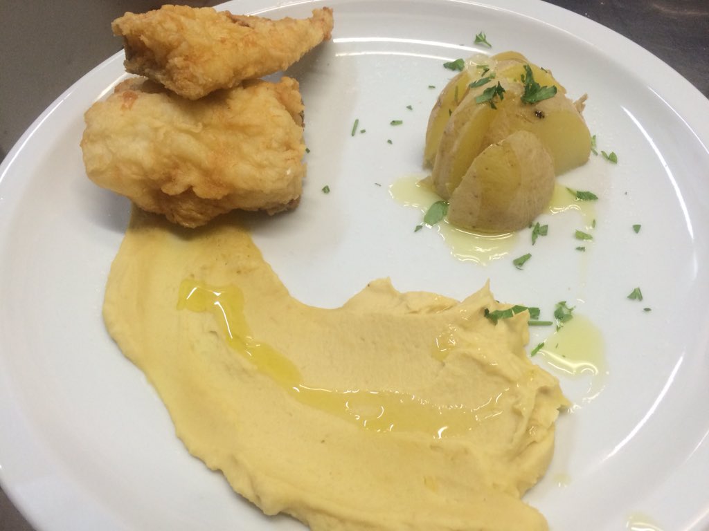 GabrieleCenci's tweet photo. #BaccalàFritto con #Vellutata di #Ceci e #Patata cotta al #Vapore.. #CassettoneDellaNonna https://t.co/ll6biIx9J4