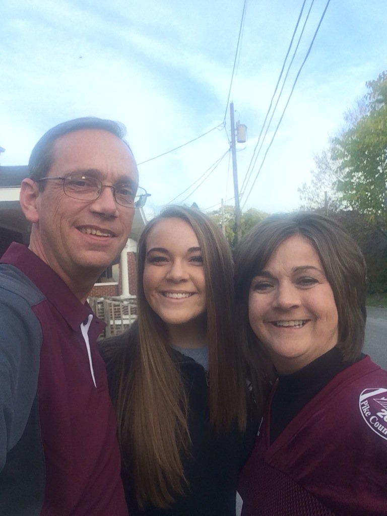 EddieRunyon's tweet photo. Who needs selfie sticks. #LongArmProbs #GoPanthers #54 https://t.co/5bFuEEKJxU