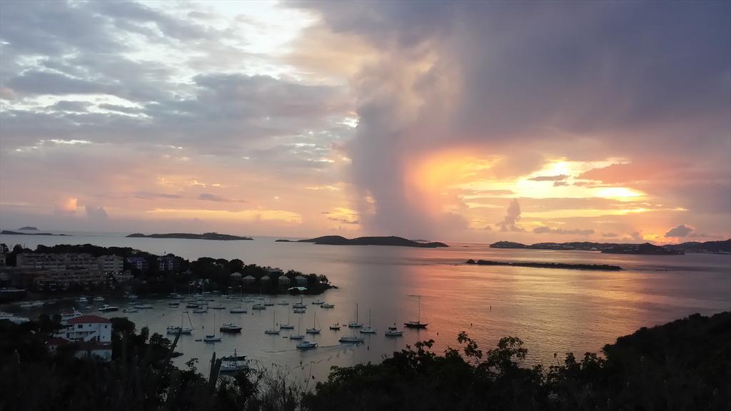 ColbyKinetic's tweet photo. I feel like I always miss the good sunsets. Not today! #cruzbay #stjohn #virginislands #sunsetstjohn https://t.co/qsMhdzIpAk