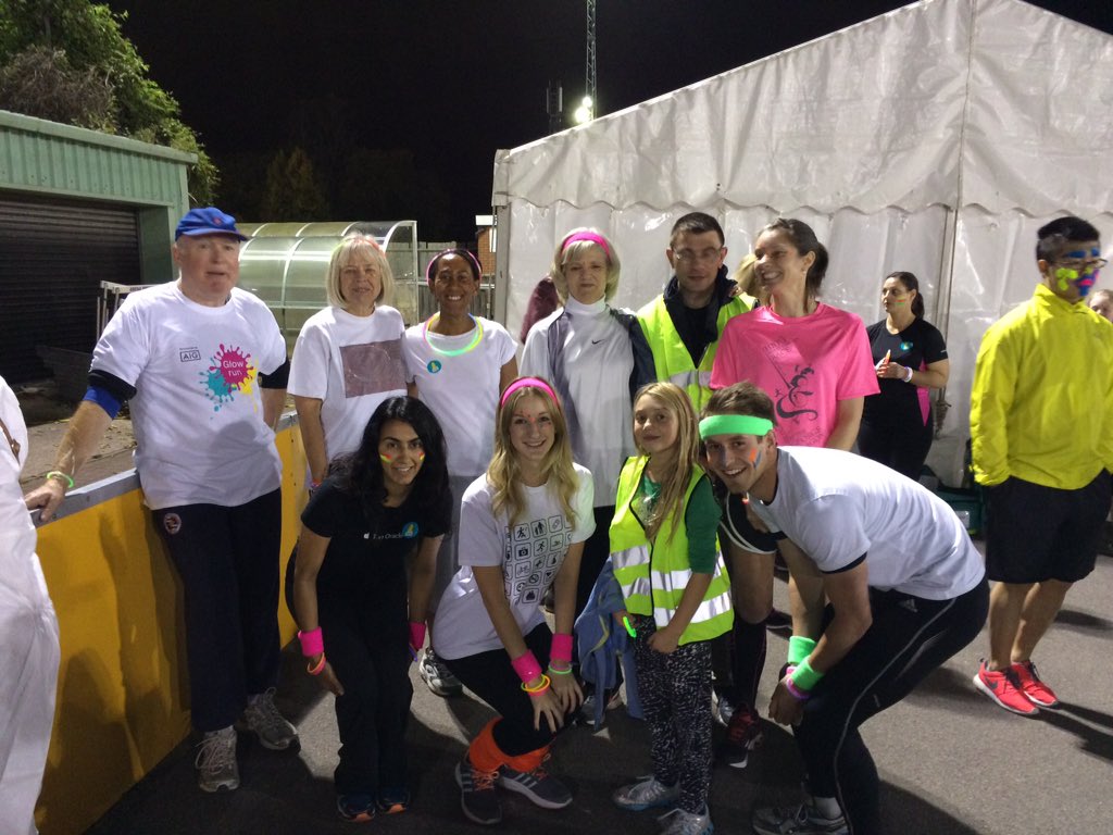Dan_Green1's tweet photo. Tonight @BFC_Health and friends took on the @RNIB #GlowNeon run in Reading! https://t.co/67d9uFYCEQ