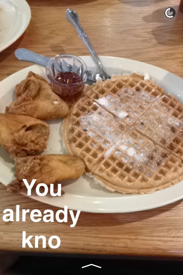 ChildishGlnsino's tweet photo. Sweet Baby Jesus, ROSCOE'S CHICKEN AND WAFFLES IS SO BAE RN!!! #breakfast #scoes #ChickenNWaffles #waffles https://t.co/4wPcvsVvee