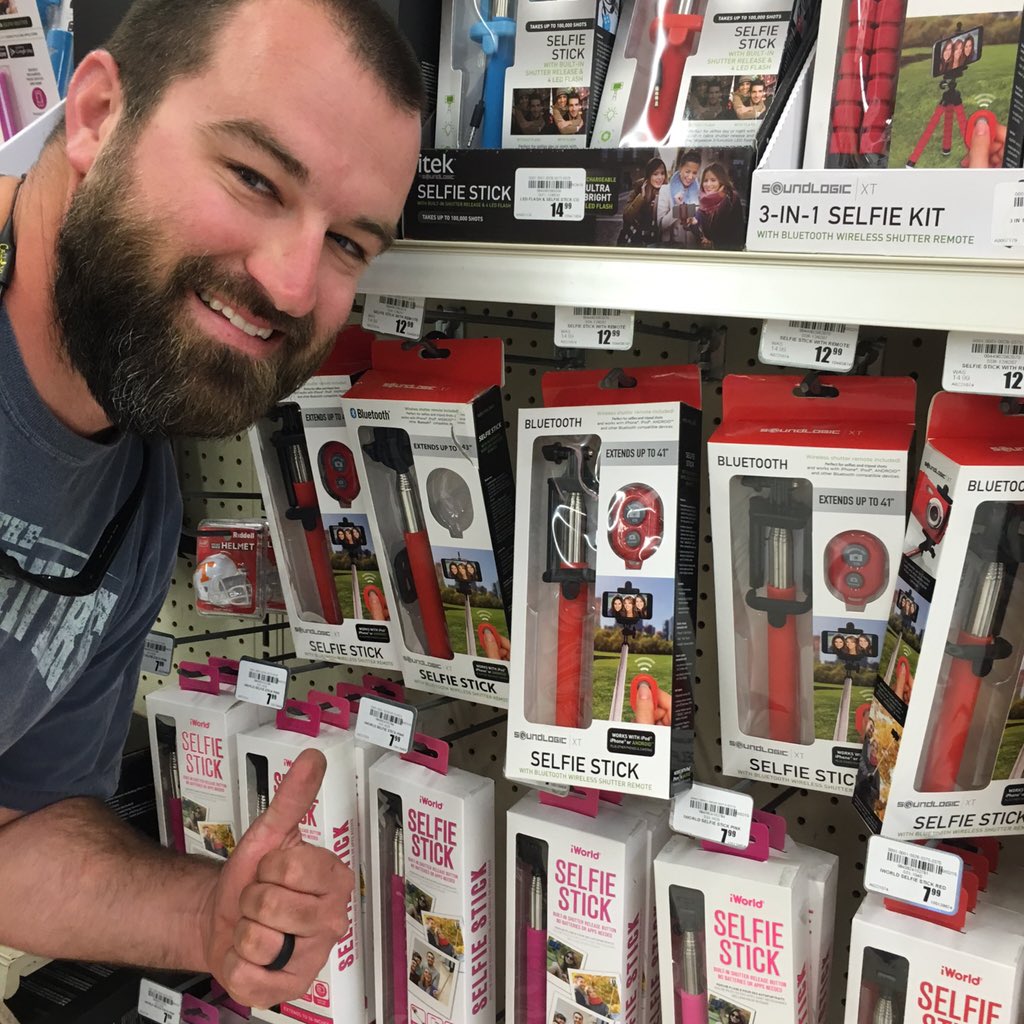 orng88's tweet photo. @Clambake24 @jim4gators "Anyone have a selfie stick?" #ThisGuyDoes @watson574 https://t.co/jeANW0K65u