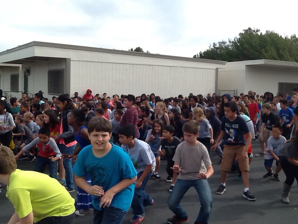 OakbrookAcadArt's tweet photo. Oakbrook flashmob practice! schoolwide surprise! @mrsywayne https://t.co/55KQJOa0fg