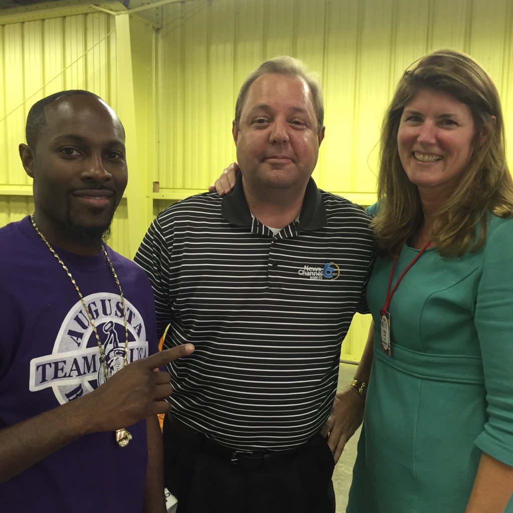 karyn_nixon's tweet photo. Great time with Ray Whitfield...I know you are jealous @dekecopenhaver He'll be boxing at the Bell on November 14 https://t.co/TuFcHwD2Su