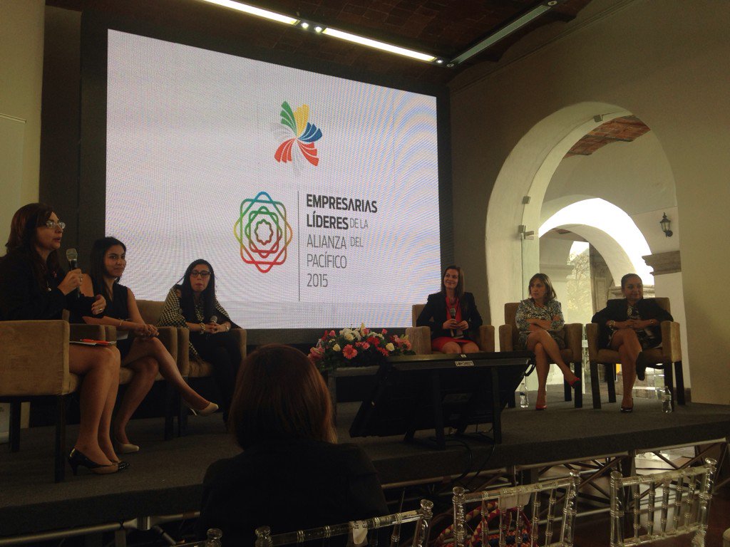 DeyisDelgado's tweet photo. Empresarias Líderes de la Alianza del Pacífico, #ELAP2015 Compromiso de #MujeresSolidarias @aportemoshoy https://t.co/A5la2LVQSU