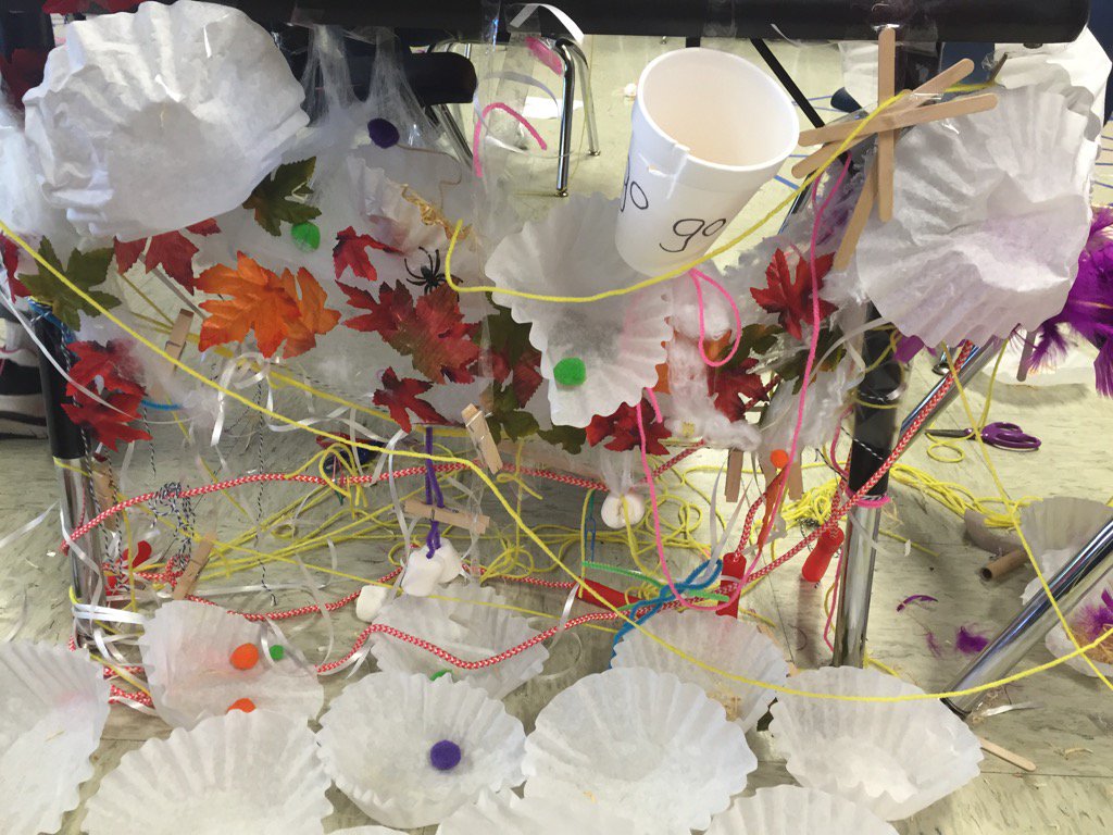 deesnowserves's tweet image. @Cturnerroom7 #stemlessons #spiderwebs @BlueCreek_ES @kellyjoclarke