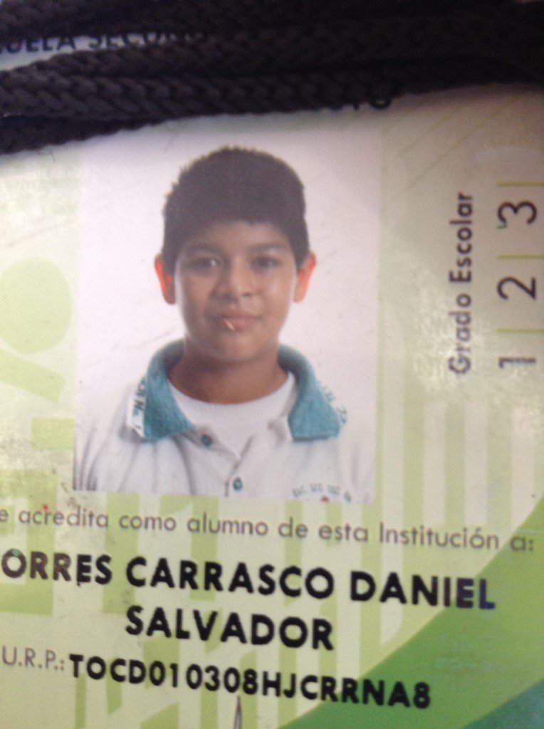 Angela36Pl's tweet photo. #QueOso al ver tu foto de credencial escolar. @tvtelehit https://t.co/04j9B7ZP7i