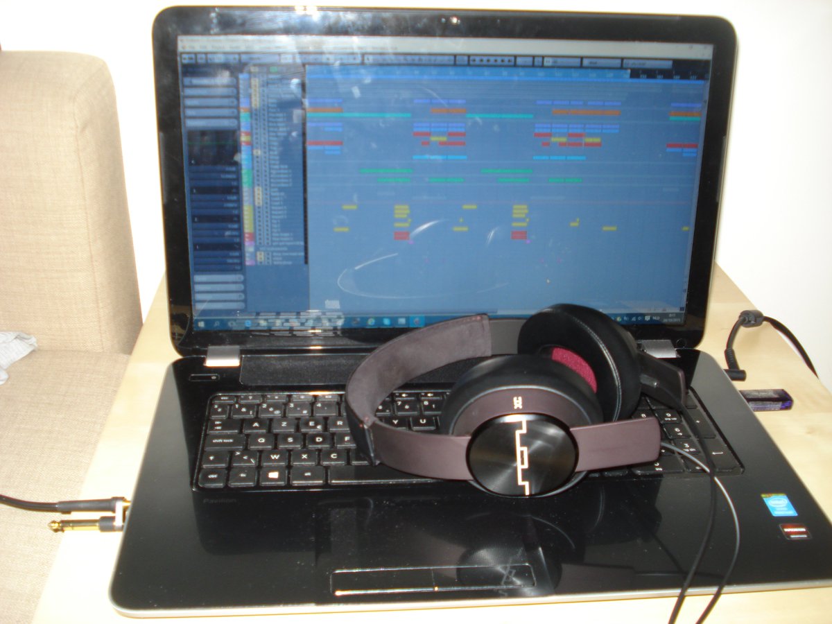 DennyBellens's tweet photo. @djSandroSilva @FPBofficial #BYOSWin Very Simple SetUp :-) https://t.co/ogOl8N5P9m