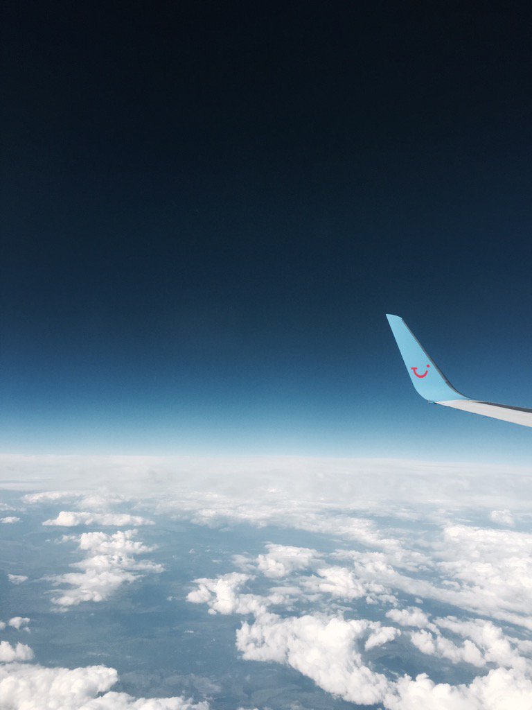 Corygabb's tweet photo. @ThomsonHolidays @TUIGroup Just thought I'd share a picture I took going to Egypt earlier this year https://t.co/P1Oi9hSxMY