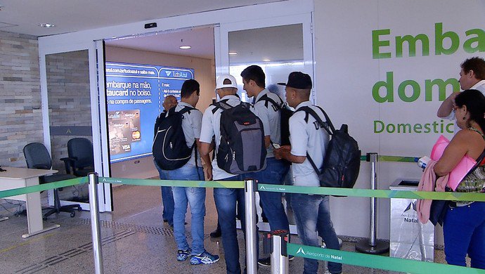 Voo do ABC é cancelado, e partida contra o Paraná é adiada para terça glo.bo/1GwGbJ6