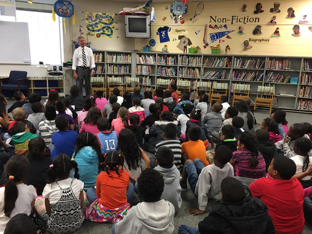 AishaHoward's tweet photo. Chris Hohmann talking weather with our 2nd grade Cougars. #GraduateDurham #jellisarea3DPS https://t.co/6LV8N230VY