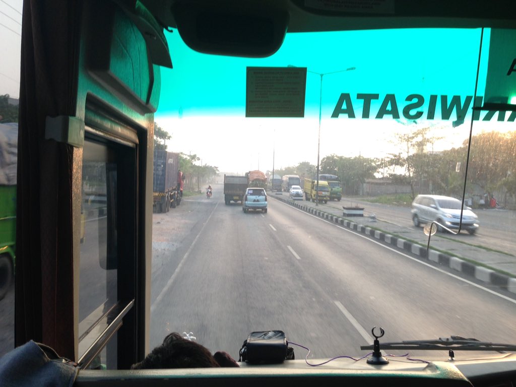 endanksoekamti's tweet photo. Semangat pagi #Surabaya, sampai bertemu nanti malam #SoekamtiDay di Lap. Brigif Gedangan *toooossss!!! https://t.co/PNOAAnxQbQ