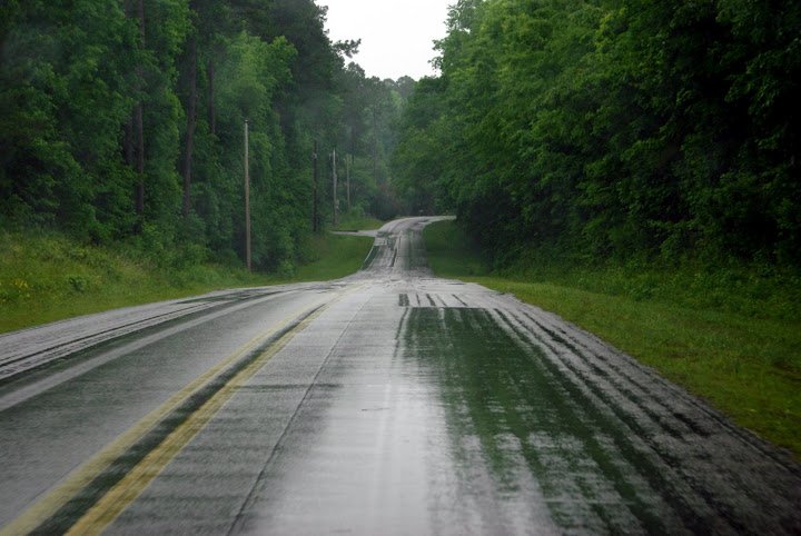 MidwestSpecial's tweet photo. Take a look at these trucking tips for driving in the rain: https://t.co/CGQVy34A4s @gotoTrucks #truckdrivingtips https://t.co/BoBNtxEwSr