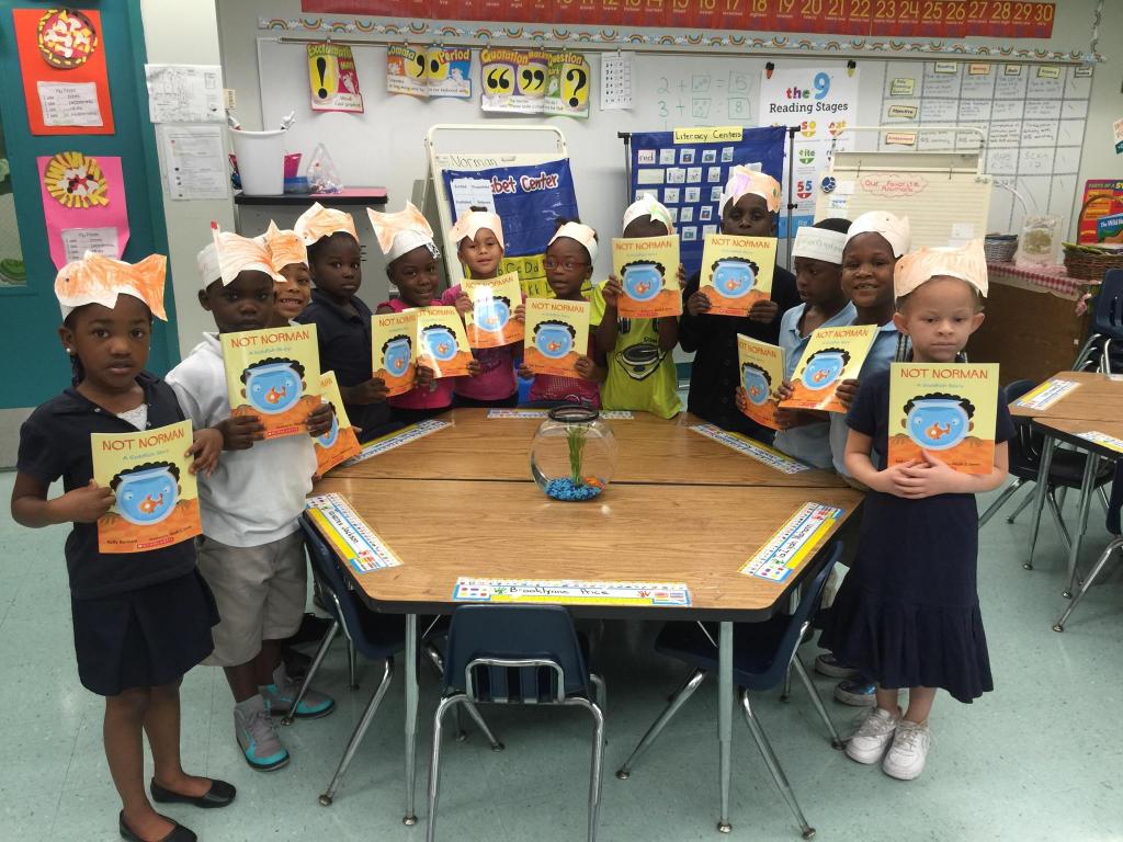 SunlandPk3's tweet photo. Kindergarten reads #NotNorman real world connections see the fish on the table  #ReadfortheRecord2015 #BrowardReads https://t.co/129frAYz9s