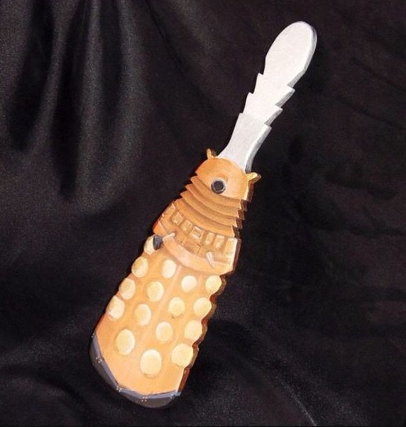 It's a DALEK spanking paddle! I need this! https://t.co/aP5me0UZVI