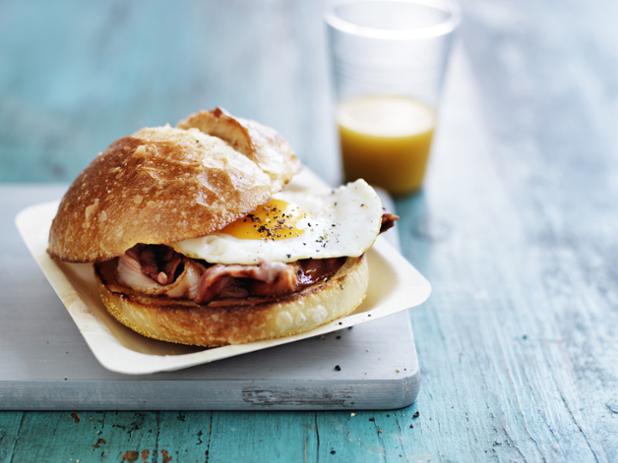 SeaNBeatsVol1's tweet photo. How good are the mornings going to be when we chomp down on a Bacon and Egg Roll #veryverygood https://t.co/RAYn87WeXI