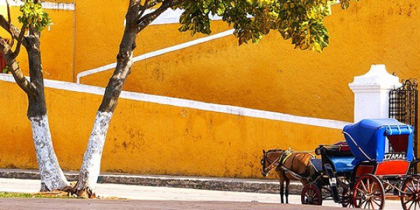 TravelReportMX's tweet photo. #Viajeras si el galán las lleva a #Izmal en la calesa las debe pasear @MagicosPueblos https://t.co/KxGlhuqzyl #TR https://t.co/M7UwDXeXZI