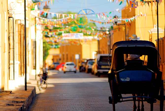TravelReportMX's tweet photo. #Viajeras si el galán las lleva a #Izmal en la calesa las debe pasear @MagicosPueblos https://t.co/KxGlhuqzyl #TR https://t.co/M7UwDXeXZI