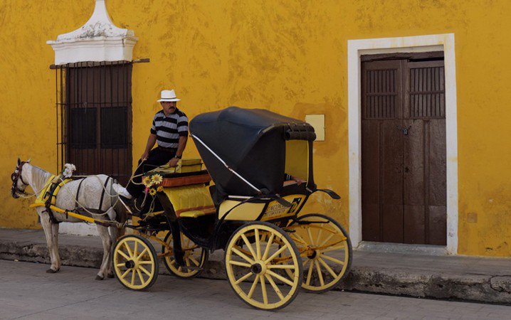 TravelReportMX's tweet photo. #Viajeras si el galán las lleva a #Izmal en la calesa las debe pasear @MagicosPueblos https://t.co/KxGlhuqzyl #TR https://t.co/M7UwDXeXZI