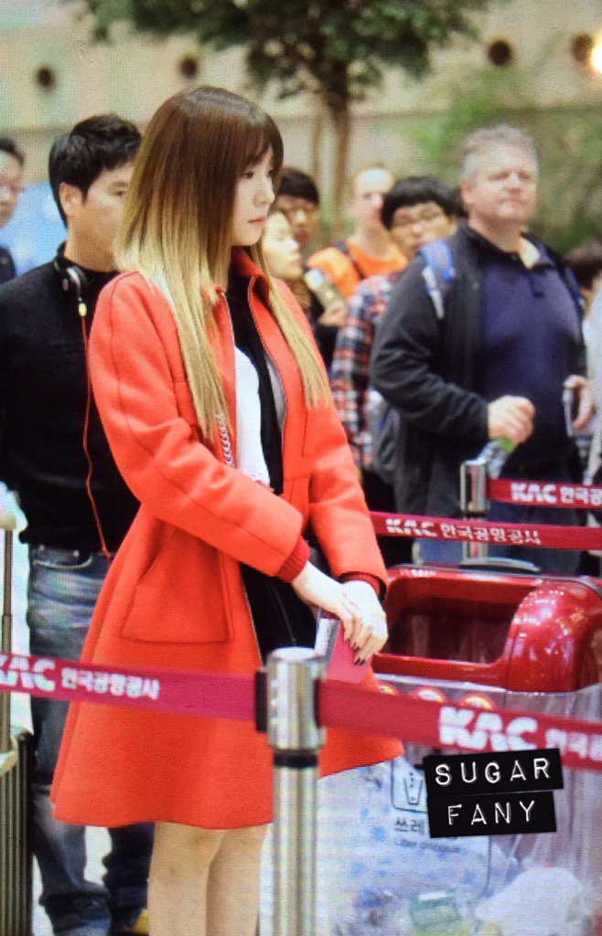 [PIC][24-10-2015]Tiffany khởi hành đi Nhật Bản để tham dự "Moncler Tokyo Ginza Opening" vào sáng nay - Page 2 CSCa5RkUkAAAyPF