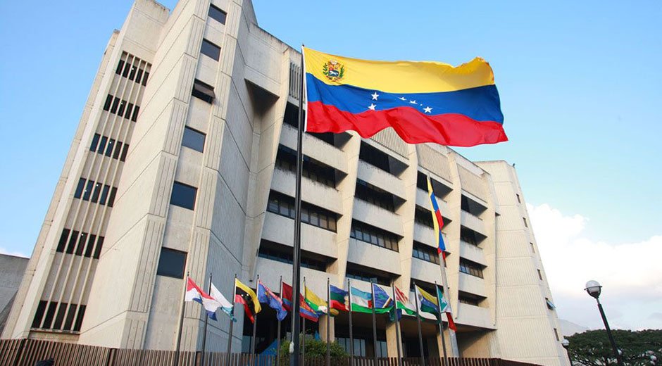 globovision's tweet photo. Inscripción para magistraturas del TSJ seguirá abierto por tiempo indefinido https://t.co/Mes6dKRlEs https://t.co/EIwOwUyZVr