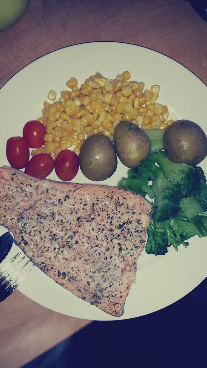 DinaElHaddadeh's tweet photo. Made some salmon :) feels good to have whole foods rather than processed foods. @UWkatrinaTA #URWhatUTwEat https://t.co/NTZnnRECG0
