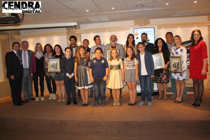 La Falla Doctor Collado ha entregado los XII Premios Lonja y el “Salvador Debón” cendradigital.com/2015/10/24/la-… #fallas