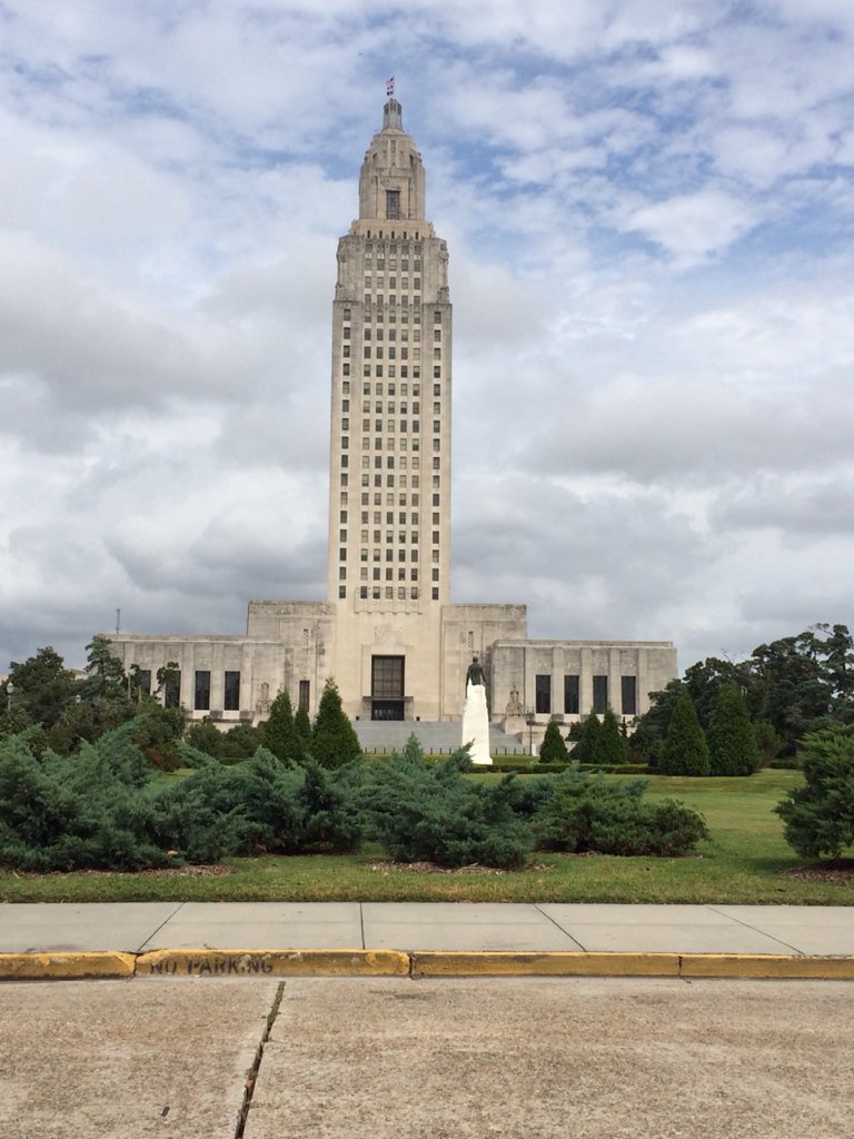 farmerdon72's tweet photo. #goinghome. Great meeting with Louisiana Farm Bureau board and officers. Side trip to see state Capitol. https://t.co/thMm66UD7K