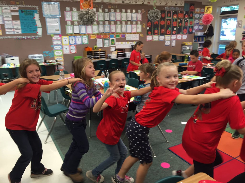 staceyjocox's tweet photo. Dancing to the Purple People Eater @Redmtelementary #crazykids #yesitisfriday https://t.co/Hhpfm4bbNF