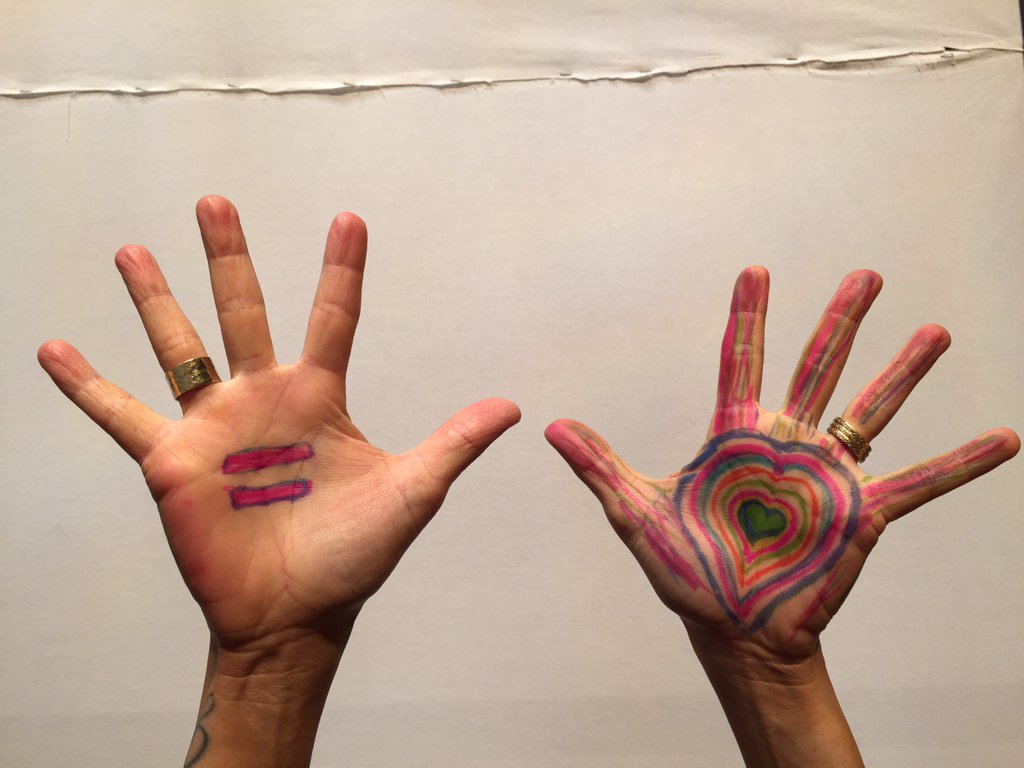 RealLindaPerry's tweet photo. "Raise your hands of love" @freeheldmovie #freeheldmovie https://t.co/ShQAcLTJuS