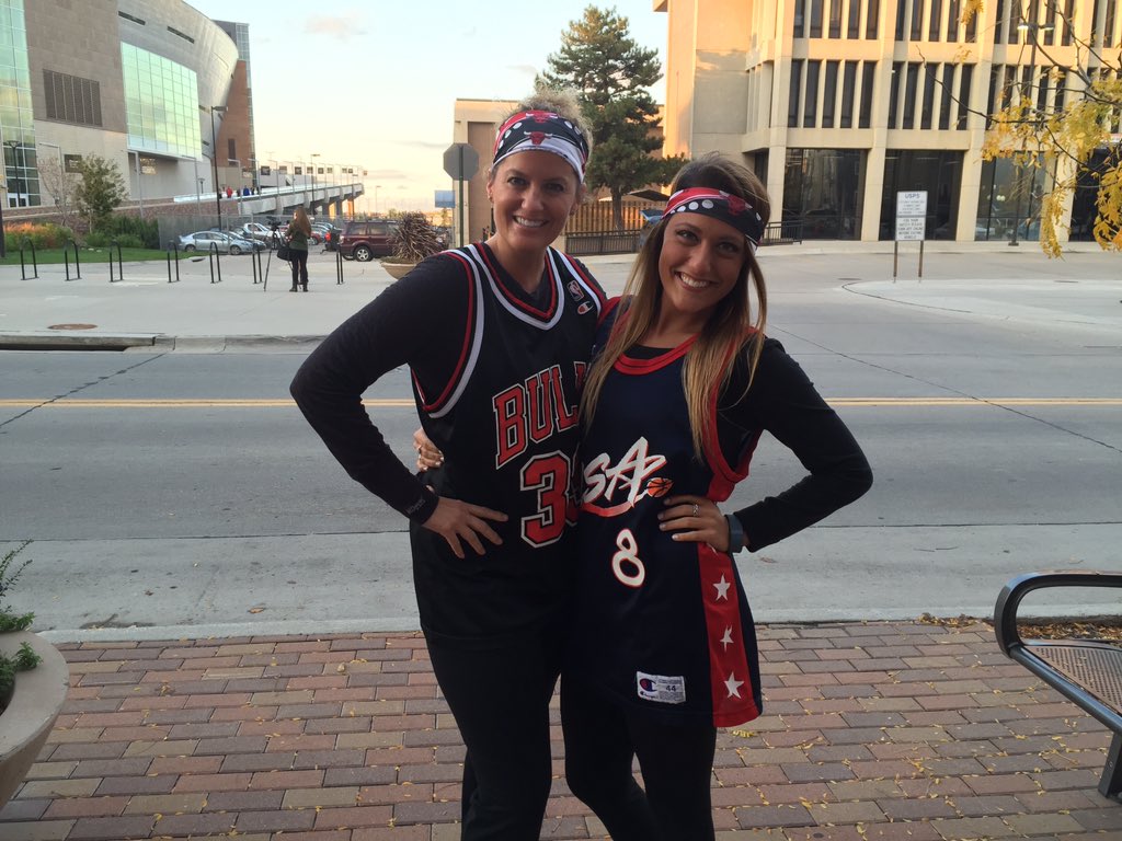 Aanders33's tweet photo. @chicagobulls BRING IT ON!!! #cheeronchicago #bulls #lincoln @Alibaybay https://t.co/WZJoAz5yS3