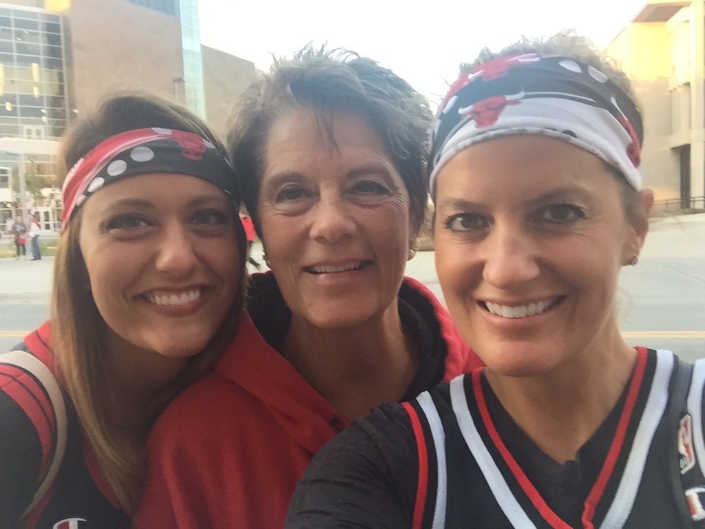 Aanders33's tweet photo. @chicagobulls BRING IT ON!!! #cheeronchicago #bulls #lincoln @Alibaybay https://t.co/WZJoAz5yS3
