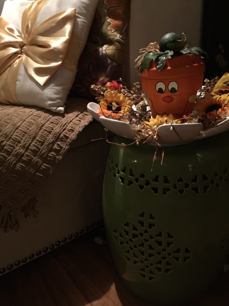 MarionMandala's tweet photo. @thenester I love this example of fall🍂🍁. Here's my little fall contribution to fall and candy. #MarionMandala https://t.co/U7DbMJPdav