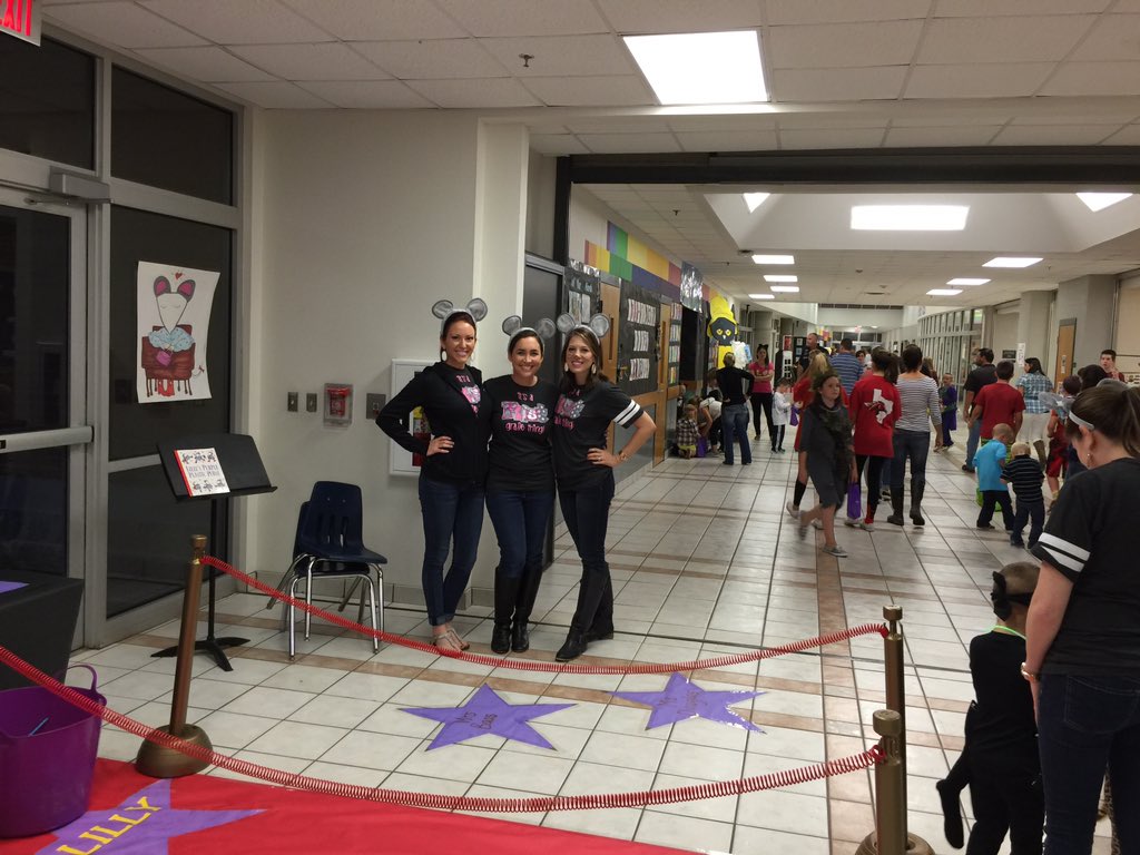 1st Grade ROCKIN' our PTA Fall Fest! #walelm @J_philbrick @Rottinghaus1st <a href="/baas_stars/">Jessica Baas</a> <a href="/bdouglas_stars/">Brittany Douglas</a> @Dlhodgkinson